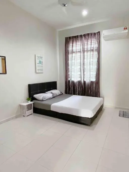 Holiday home Niana Homestay Melaka -Near Town